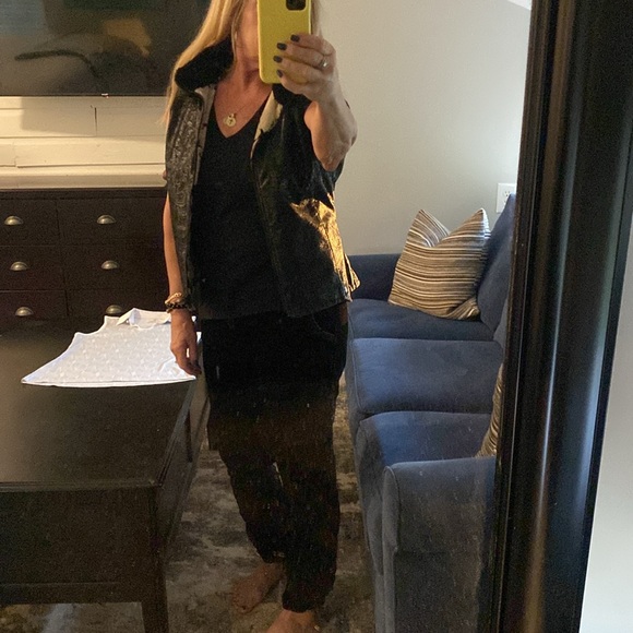 Boutique Reversible Leather Embossed and Faux Fur Cow Hide Vest GORGEOUS - Picture 7 of 12